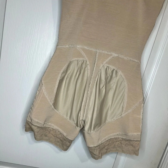 Moldeate suspender straps and hook closure shapewear short size L - Picture 9 of 12